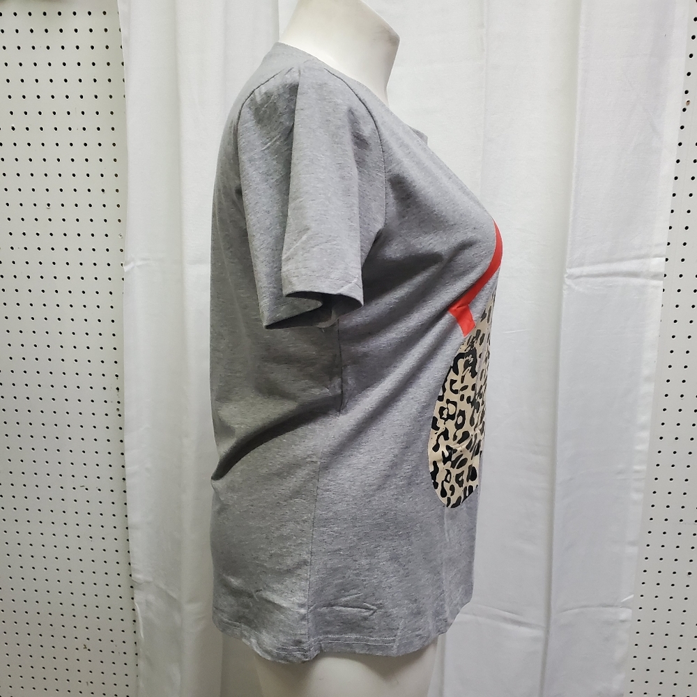 Graphic Tee Women's Large - Picture 4 of 6